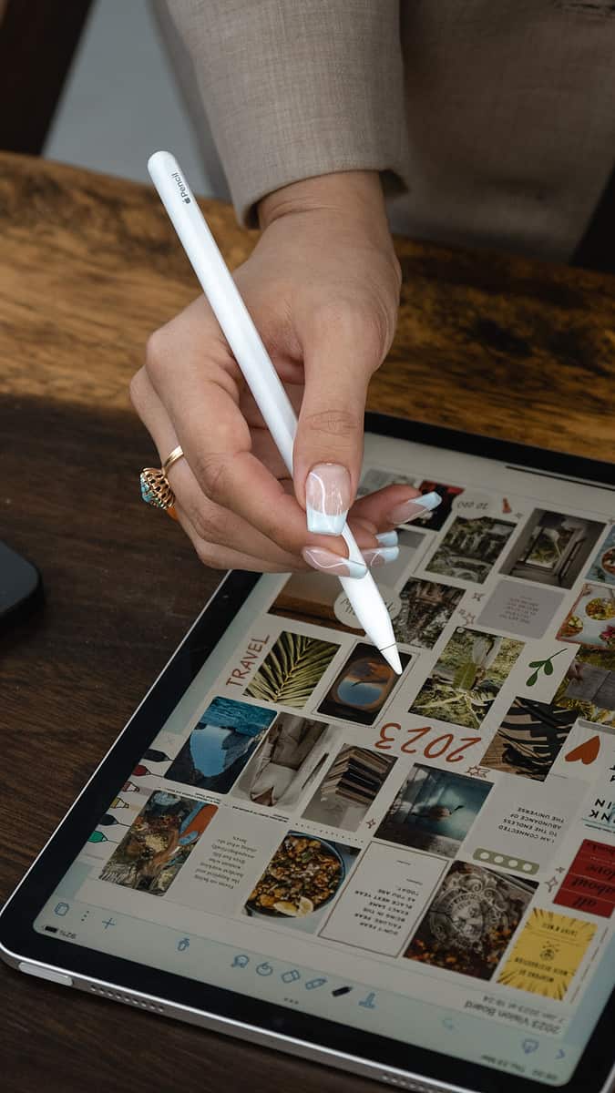 Sophie Vériter creating a vision board